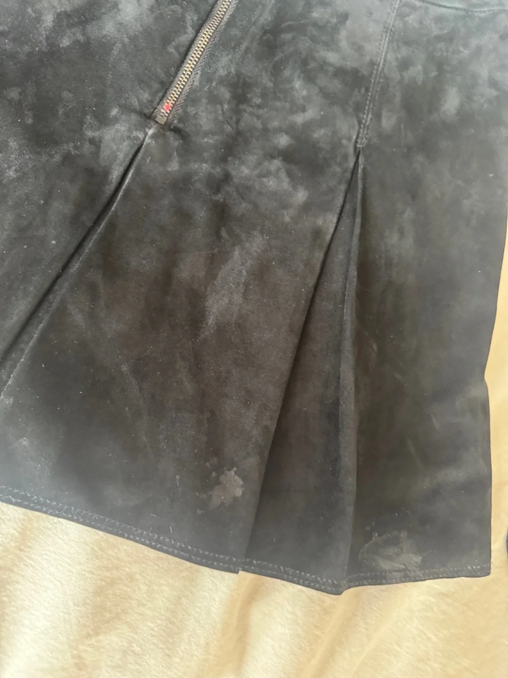 Alice + Olivia Black Suede Pleated Mini Skirt - Picture 8 of 9